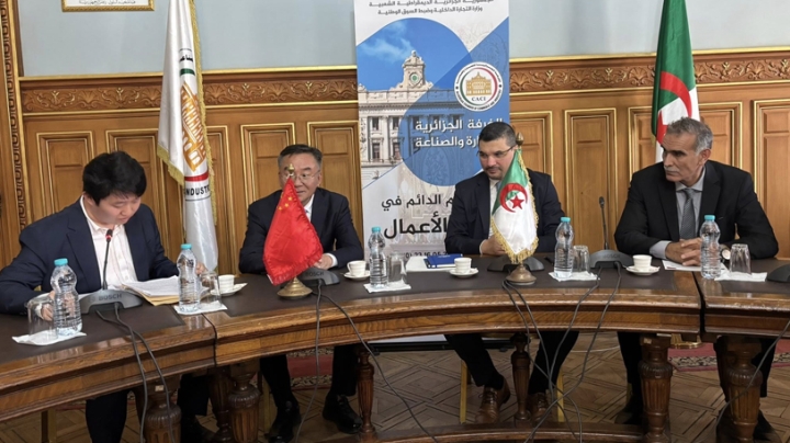 تبادل الخبرات في الاستثمار والتجارة والتصنيع