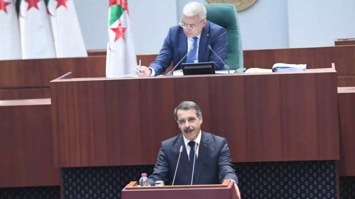 ارتفاع في معدل النمو وتراجع عجز الميزانية إلى النصف