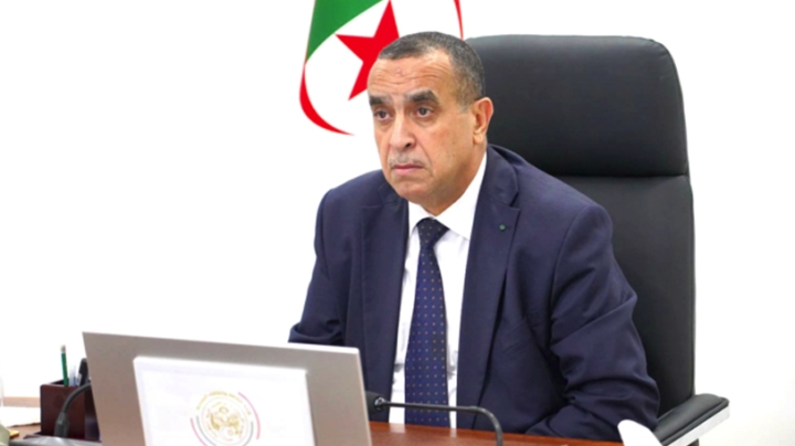 اجتماع حول تسيير قطاع الطاقة والطاقات المتجدّدة