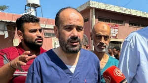 مدير مجمع الشفاء الطبي بمدينة غزة، الطبيب محمد أبو سلمية