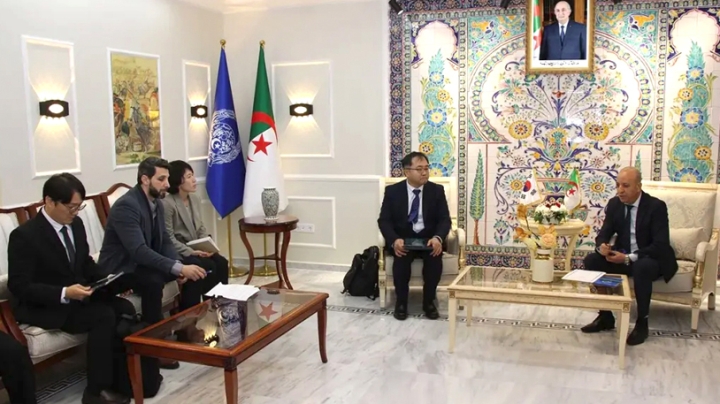 استعراض سبل التعاون والتنسيق وتبادل الخبرات