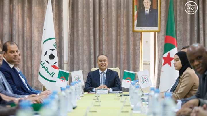 "الفاف" تمنع 27 ناديا من التعاقد مع لاعبين جدد