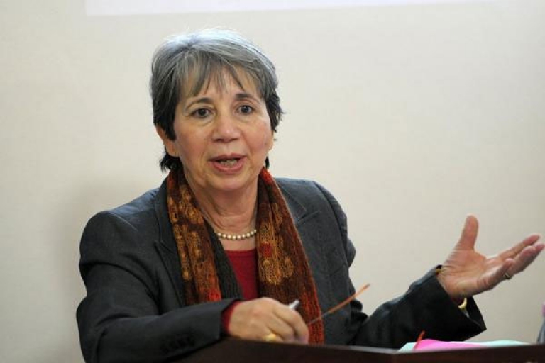 لا ينبغي أن نبقى عبئا على الدولة