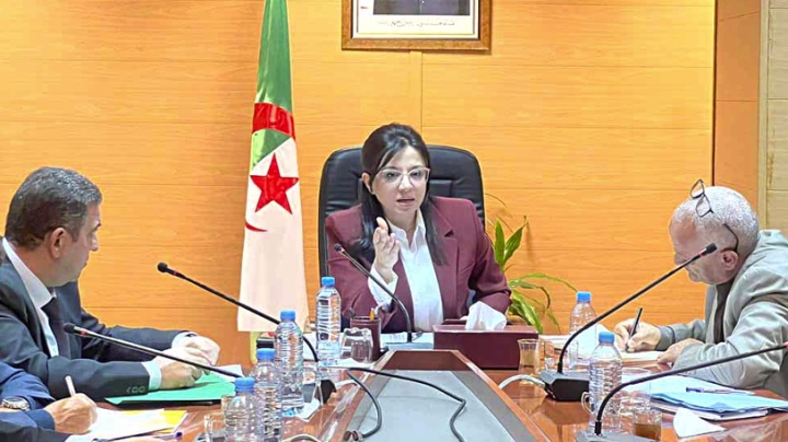 إبراز فضائل الحوار في تجسيد مسار عصرنة قطاع التجارة