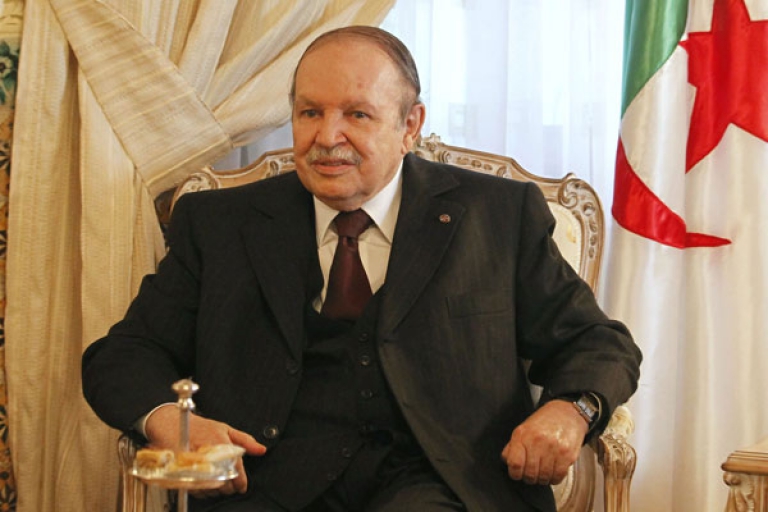 الرئيس بوتفليقة يهنّئ الرئيس ألفا كوندي