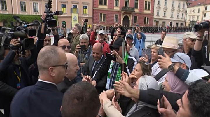 الجالية الجزائرية ترحّب برئيس الجمهورية في سلوفينيا