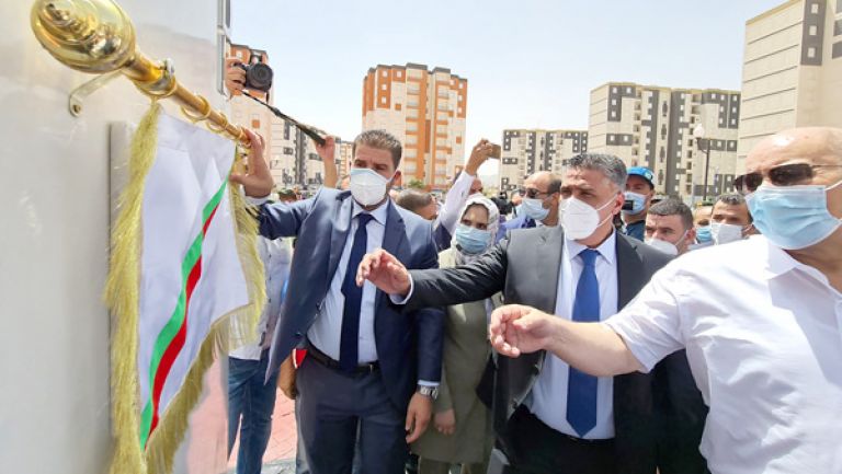 وزير السكن يسلم مفاتيح وعقود 3240 مسكن "عدل"