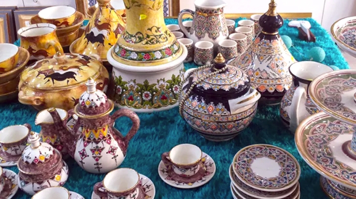 أوان وأكسسوارات تزين موائد الجزائريين