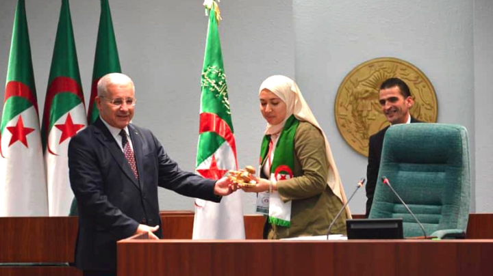تنصيب رئيسة لأول برلمان للطفل الجزائري