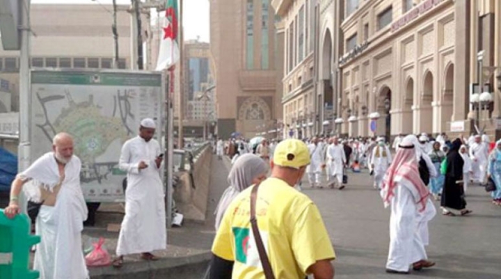 الحجاج الجزائريون في مزارات المدينة المنورة