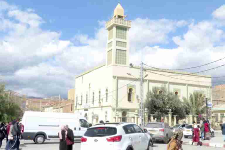 عمليات استعجالية لتنظيف مدينة باتنة