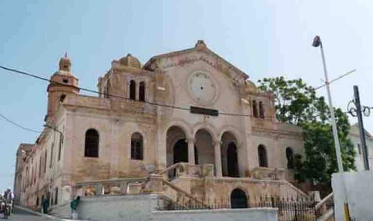 ترحيل 30 عائلة كانت تقيم بقصر الباي بوهران