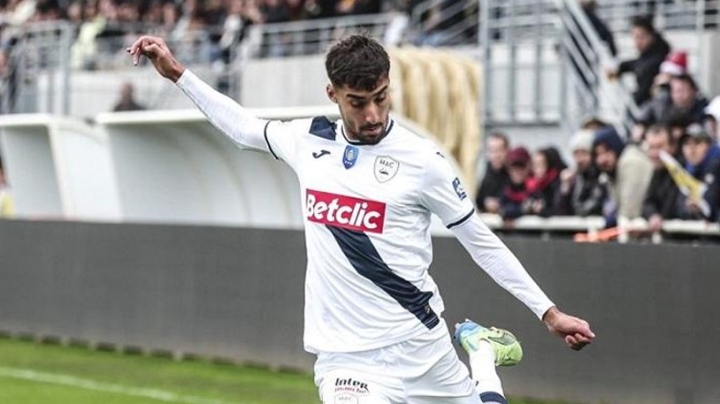 يانيس زواوي مرشح لتدعيم "الخضر" مستقبلا