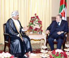 الرئيس بوتفليقة يستقبل سفراء سلطنة عمان، كوريا الديمقراطية، ماليزيا والبحرين   