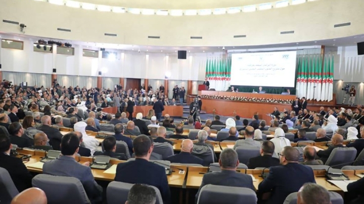 البرلمان يصادق بالإجماع على مشروع التعديل الدستوري
