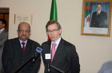 الجزائر تضطلع بدور محوري في تسوية الملف الليبي