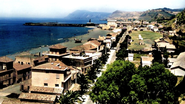 من الذاكرة