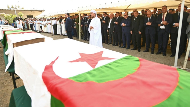 الوزير الأول يشارك في تشييع جنازة ضحايا الفاجعة