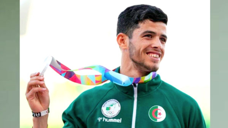 سجاتي يهدي الجزائر فضية سباق 800 م