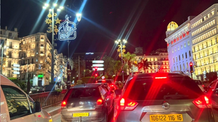 "الجزائر البيضاء" ليلا.. سماء تتلألأ نورا.. بهجة وتسوق في جو آمن