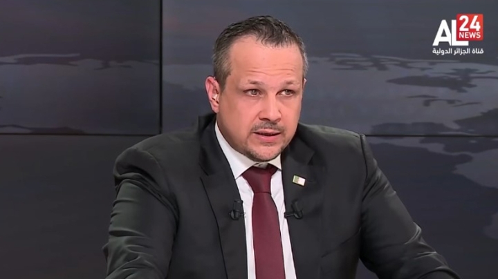 الشرطة الفرنسية توقف صحفيا جزائريا بقناة AL24 News