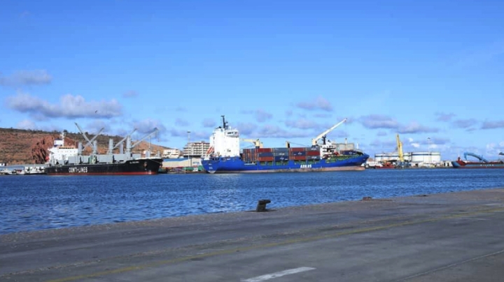 رفع القدرات اللوجستية لميناء وهران وتحسين أدائه العملياتي