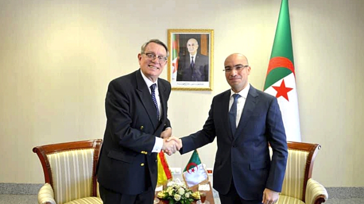 توطيد التعاون القنصلي مع إسبانيا