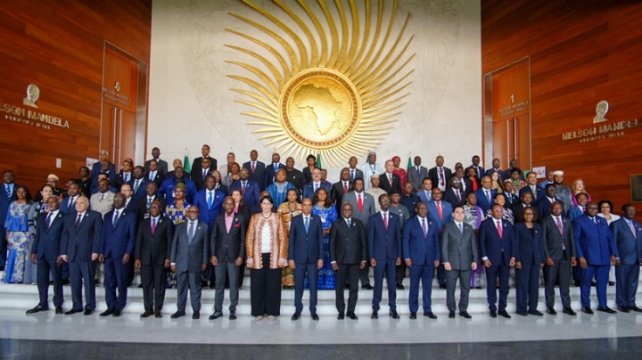 الاستقرار السياسي والأزمات الأمنية من أبرز الانشغالات