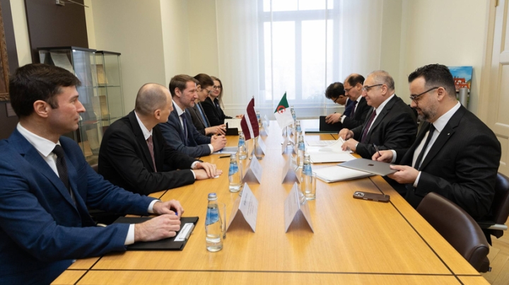 استكشاف فرص وآفاق تقوية التعاون الاقتصادي والتجاري