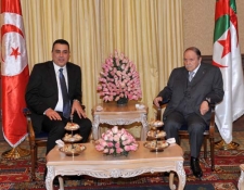الرئيس بوتفليقة يستقبل رئيس الحكومة التونسي 