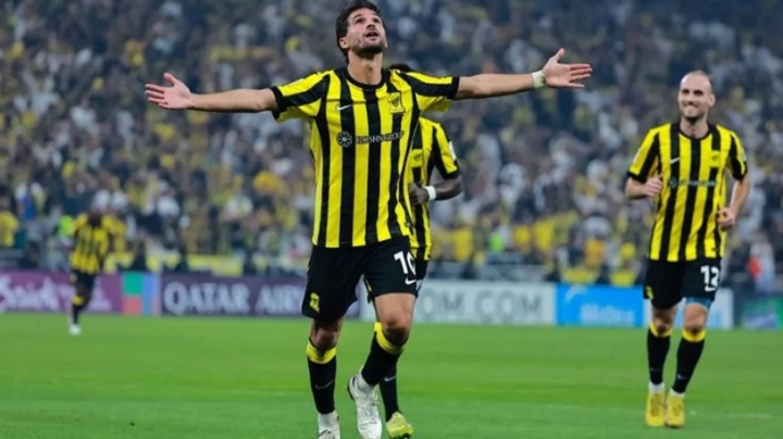 عوار يعلق على رحيل بن زيمة ويريح بيكوفيتش