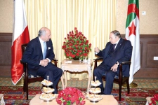 التعاون مثالي بين الجزائر وفرنسا  