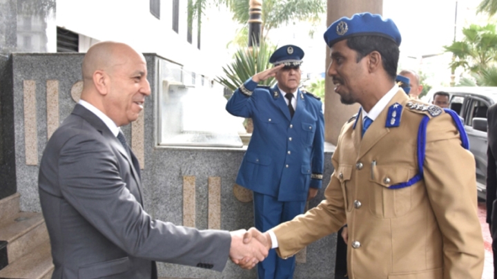 الاستفادة من الخبرة الجزائرية في مكافحة الإرهاب والبحث الجنائي