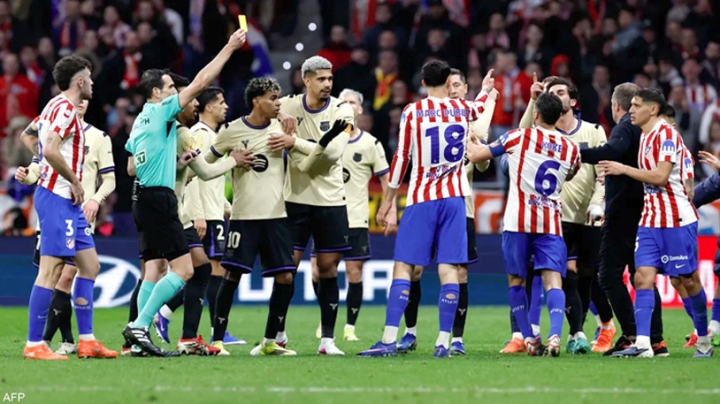 لاعبو برشلونة يطالبون فليك بالمزيد من الواقعية