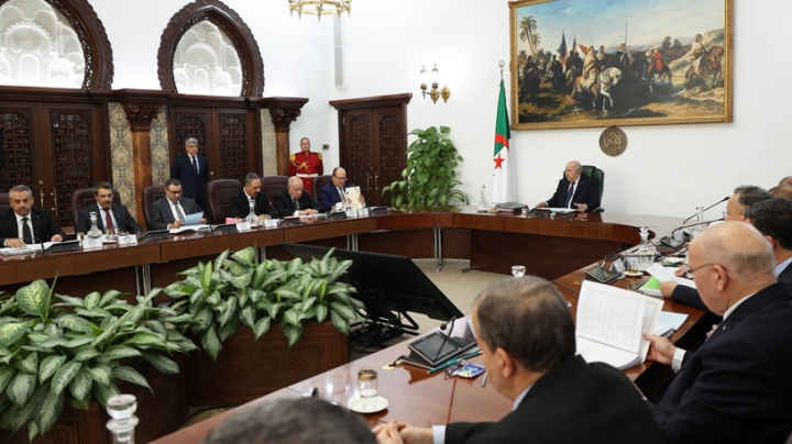 رفع &quot;السميڤڨ&quot; ومنحة البطالة.. الرئيس التزم فأوفى