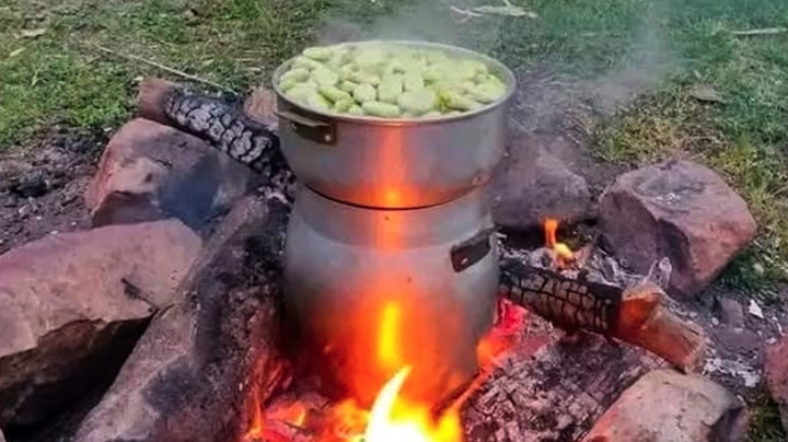 طبق "البوسكسف" يزين موائد السكيكديين