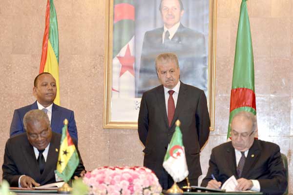 توقيع اتفاق حول المشاورات السياسية