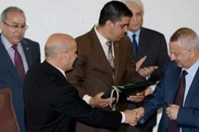 التوقيع على اتفاقية بين وزارة العدل ووزارة الخارجية 