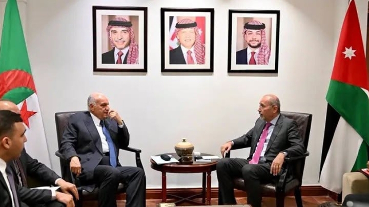 عطاف ينقل رسالة خطية من رئيس الجمهورية إلى ملك الأردن