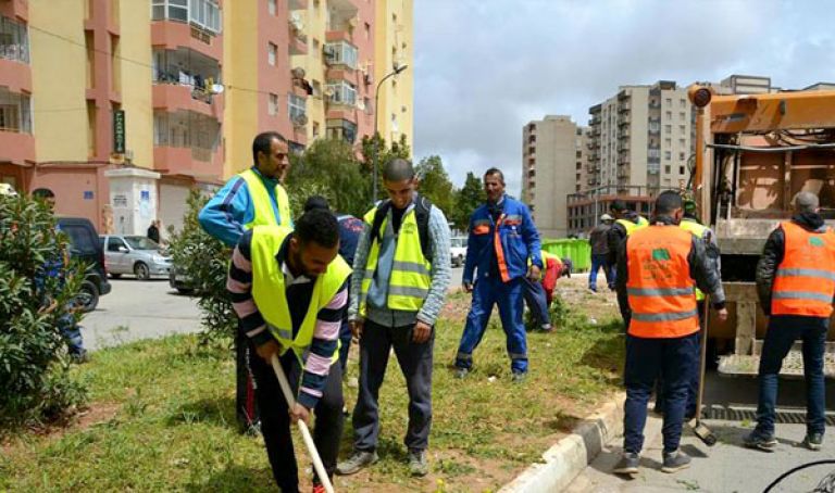 1040 عاملا موسميا يطالبون بتسوية وضعيتهم