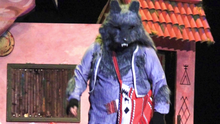 احتفالية ركحية تمزج بين الفكاهة والقيم التربوية