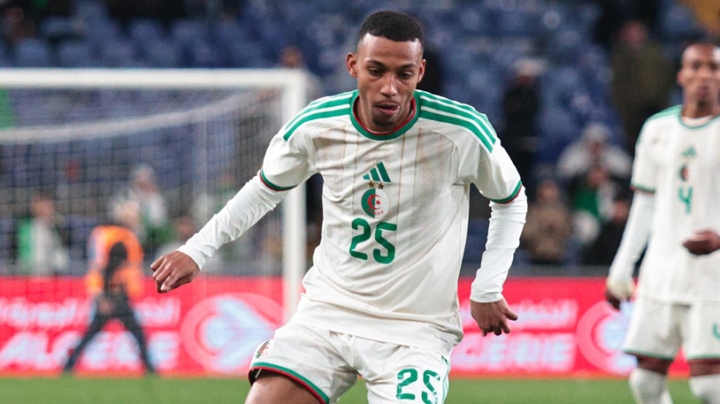 نادي روما الإيطالي يقترب من حسم ملف رفيق بلغالي