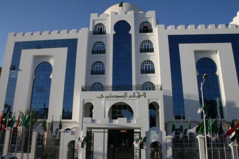 تأكيد تطابق قانون التنظيم القضائي مع الدستور