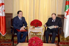 الرئيس بوتفليقة يستقبل المبعوث الخاص للرئيس التونسي