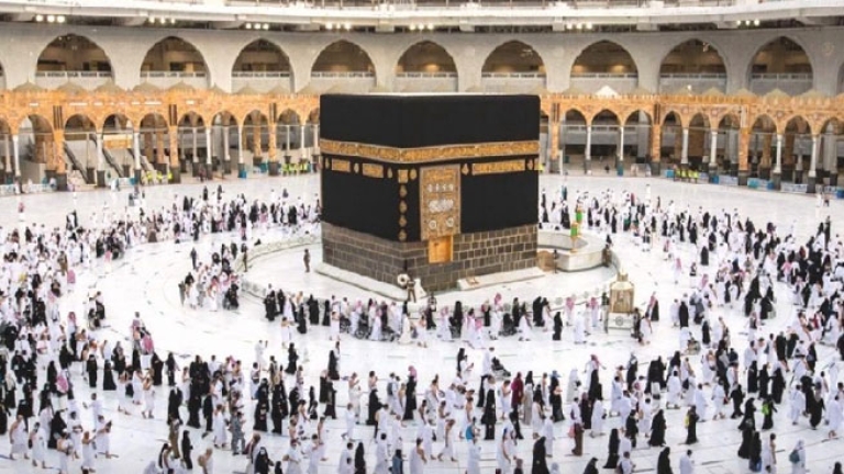 أزيد من 300 وكالة سياحية ترشّحت لتنظيم العمرة