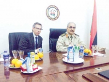 أول لقاء بين المبعوث الأممي والجنرال المتقاعد خليفة حفتر 