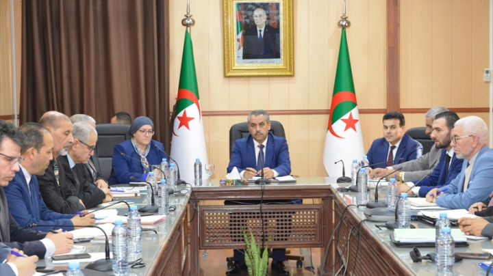 عقد مجالس الأقسام وتسليم كشوف النقاط في آجالها