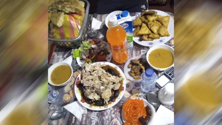 مطاعم الإفطار تتفنن في تقديم الوجبات لعابري السبيل