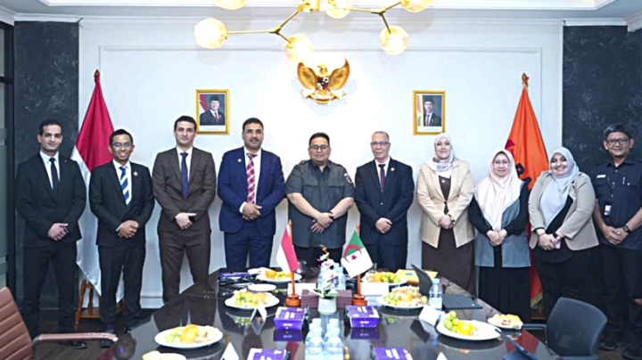 وفد عن المحكمة الدستورية في زيارة إلى جاكارتا