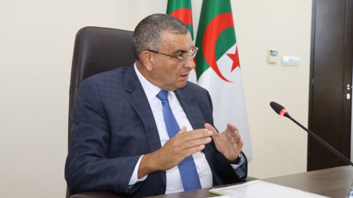 متابعة برامج تطوير الطرق والمنشآت القاعدية